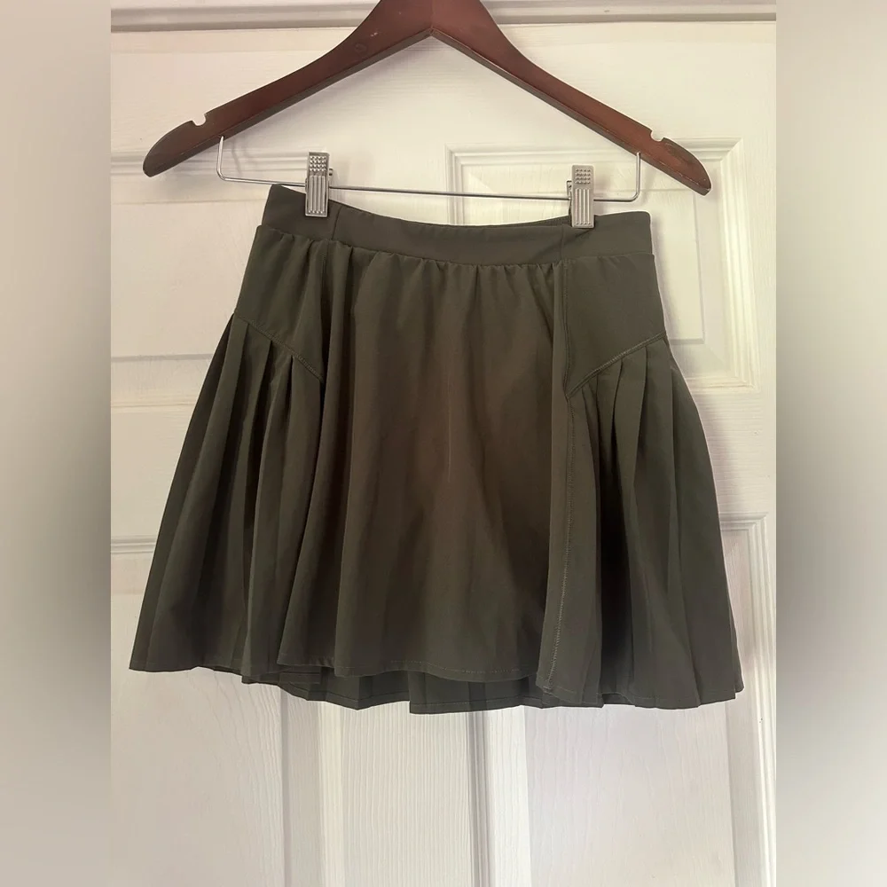 NWOT SPANX Get Moving Pleated Skort in Palm Green - Picture 3 of 6